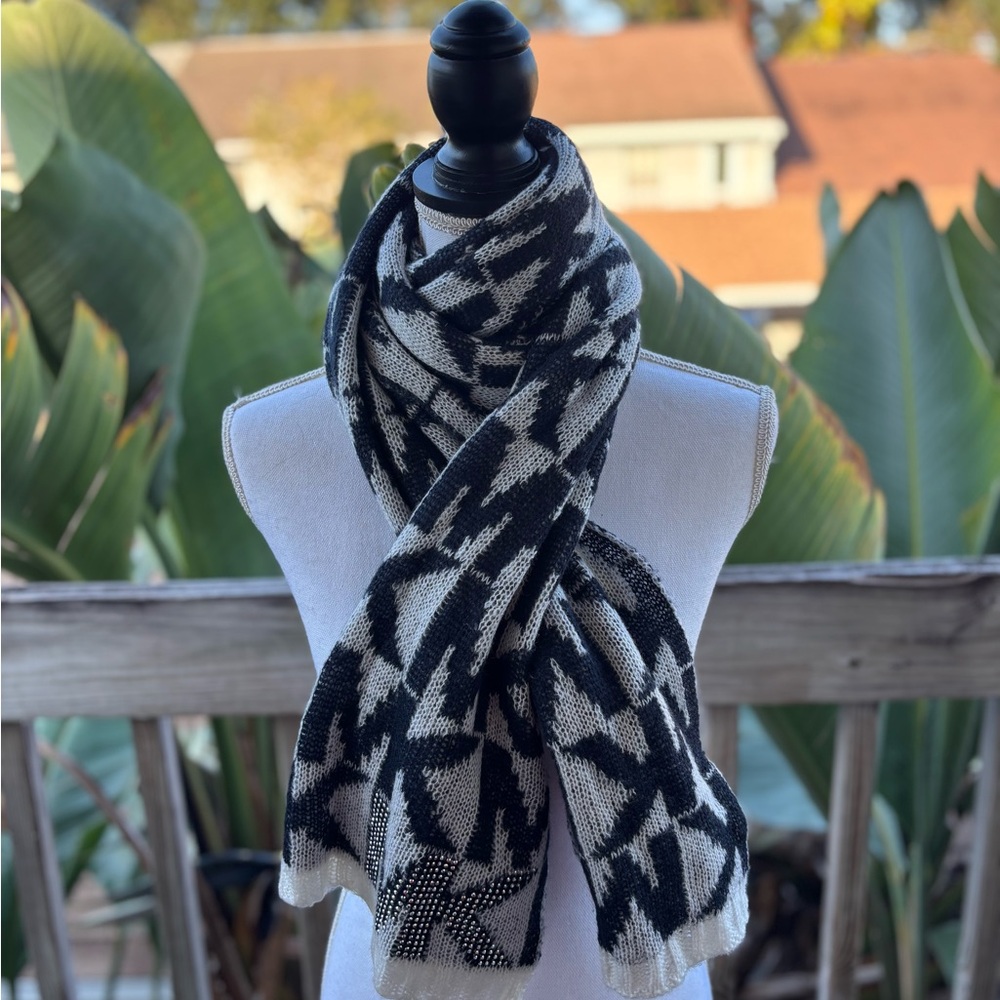 MICHAEL Michaels Kors Navy/Black Oversized Logo Knit Scarf With MK Stud Detail
